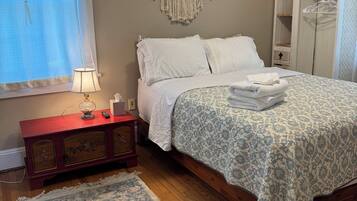 3 bedrooms, internet, bed sheets