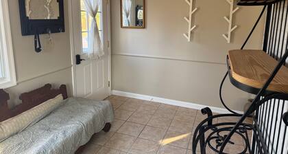 Bluebird on Main-cozy and cheerful 3 bedroom house.