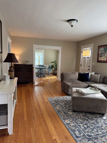 Bluebird on Main-cozy and cheerful 3 bedroom house.