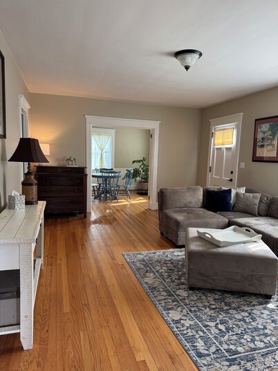Bluebird on Main-cozy and cheerful 3 bedroom house.
