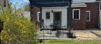 Bluebird on Main-cozy and cheerful 3 bedroom house.