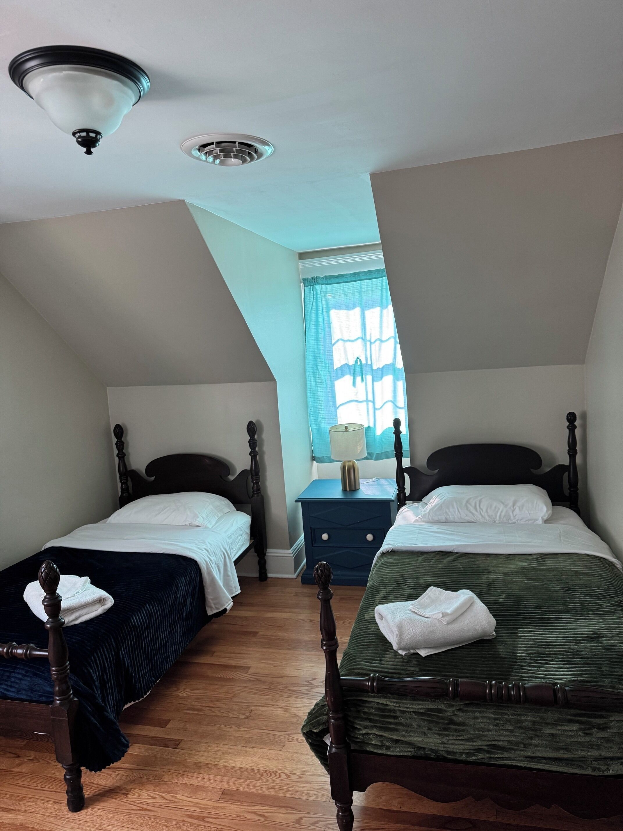 3 bedrooms, internet, bed sheets