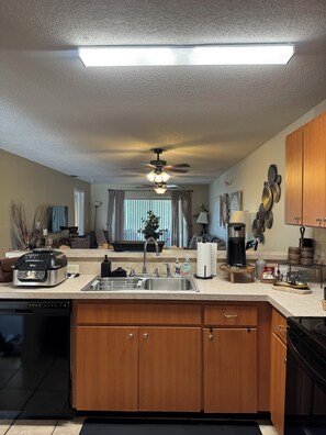 Private kitchen - Ruach Club Peaceful 2BR/2BA Retreat (Poinciana)