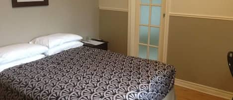 2 chambres, fer et planche à repasser, accès à Internet, literie fournie