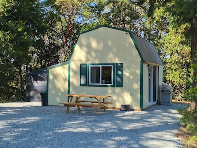 Elk Meadow Hideaway LLC   Minutes away   Worlds apart