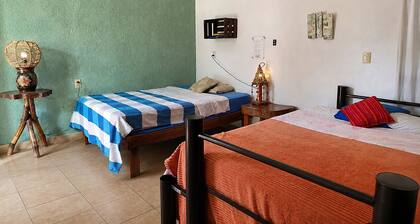 Hostal & Camping El Árbol de la Vida.