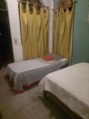 Hostal & Camping El Árbol de la Vida.