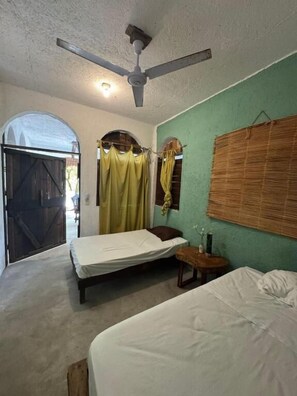 Chambre Triple, patio, vue cour intérieure | Wi-Fi gratuit