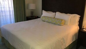 2 bedrooms, bed sheets - 2 Bedroom Lock-Off unit in the Harborside Atlantis (Paradise Island)