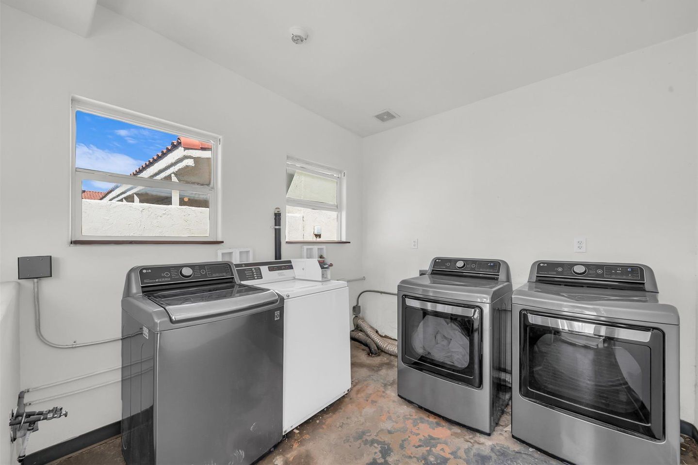 Laundry room (free for guests)