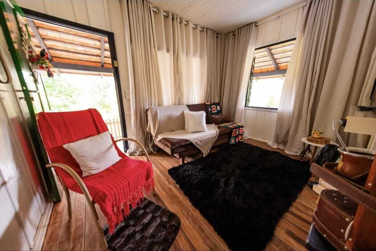 Habitación básica, vista al jardín | Área de sala de estar
