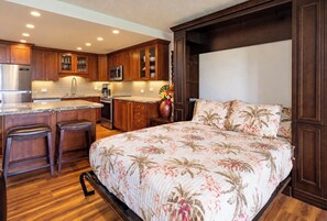 Room - South Kihei Luxury Condo • Gorgeous Sunset Views.  Steps to Kamaole Beach III (Kihei)