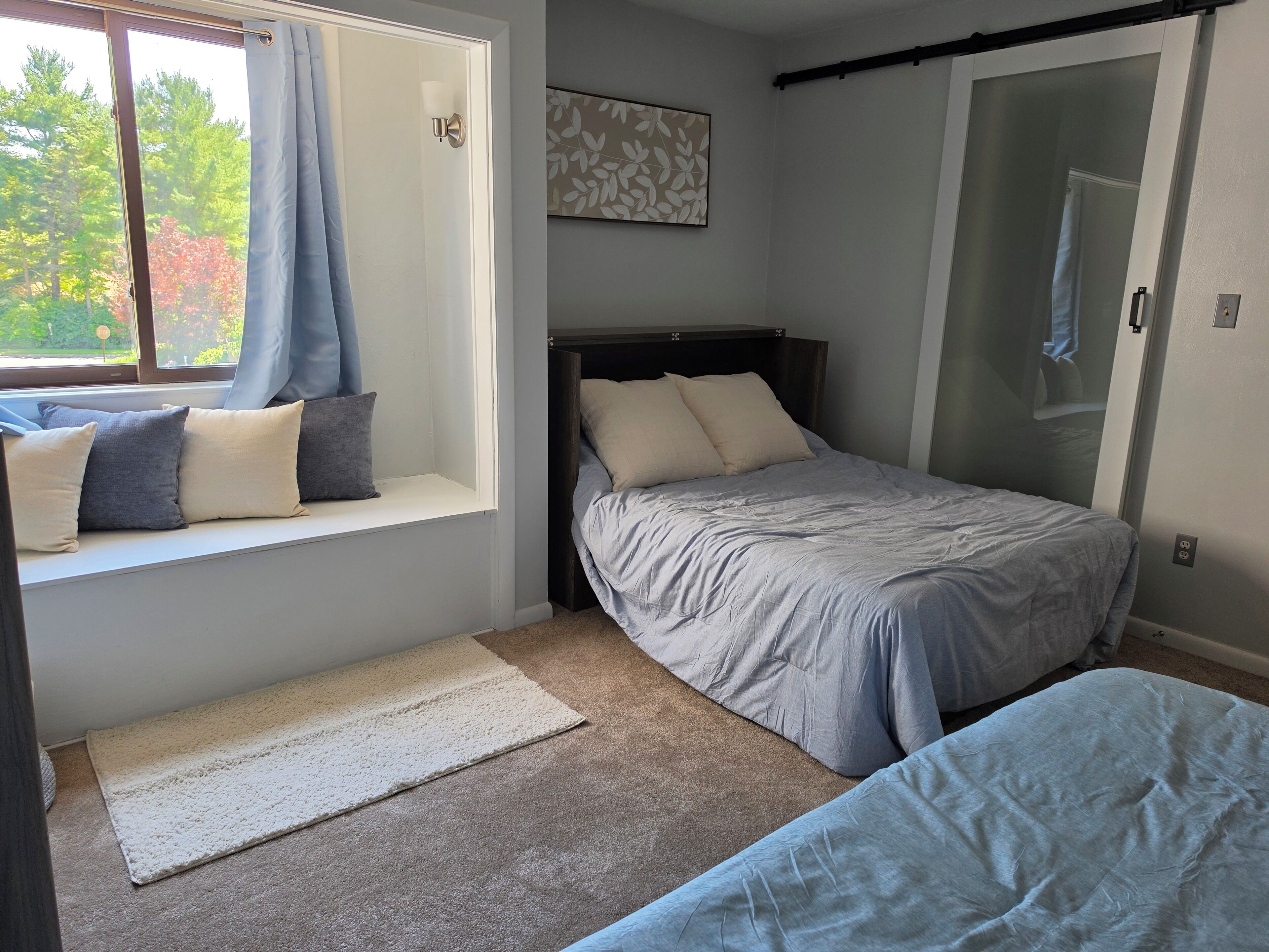 2 slaapkamers, een bureau, reisbedje, wifi