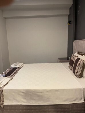 Deluxe Quadruple Room, City View | Wi-fi percuma 