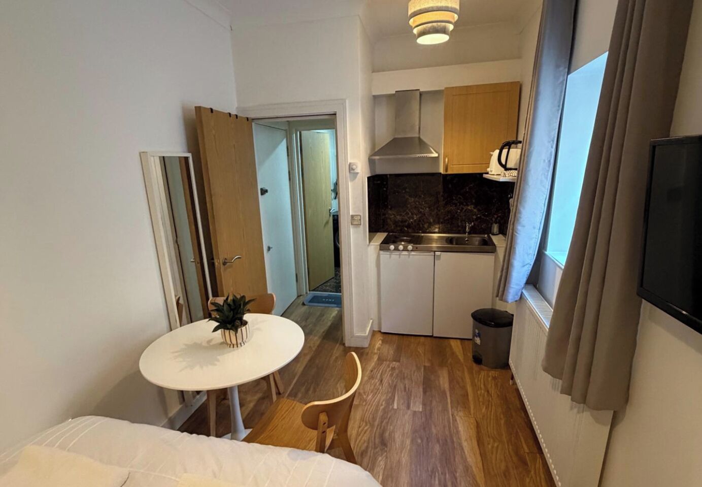 Iron/ironing board, WiFi