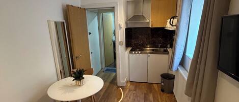 Iron/ironing board, WiFi