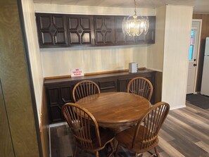 Dining - 2-bedroom home in delightful Coldwater with AC (Coldwater)