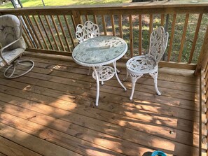 Outdoor dining - 2-bedroom home in delightful Coldwater with AC (Coldwater)