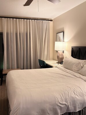 Room - King Villa Resort with Balcony near Orlando’s I-Drive (Orlando)