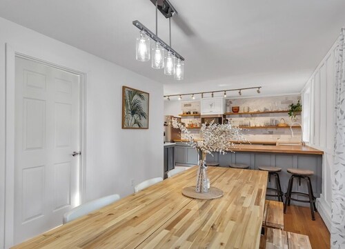 Charming 3-bedroom house in beautiful Barrington with AC