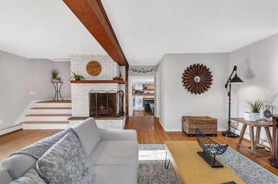 Charming 3-bedroom house in beautiful Barrington with AC