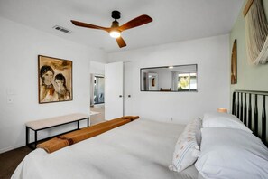 Room - Location is everything,less than a mile walk to Palm Canyon drive. (Palm Springs)