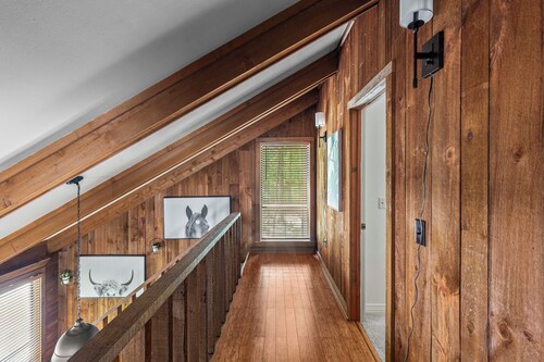 Jackson’s Urban Cabin Escape