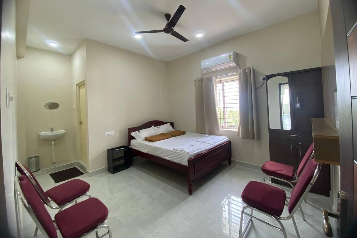 Deluxe Double or Twin Room, Lake View | Meja, Wi-fi percuma 