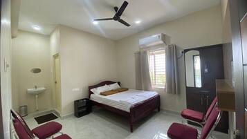 Deluxe Double or Twin Room, Lake View | Desk, WiFi (free)