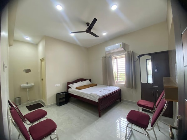 Habitación Deluxe con 1 cama matrimonial o 2 individuales, vista al lago | Escritorio y wifi gratis 