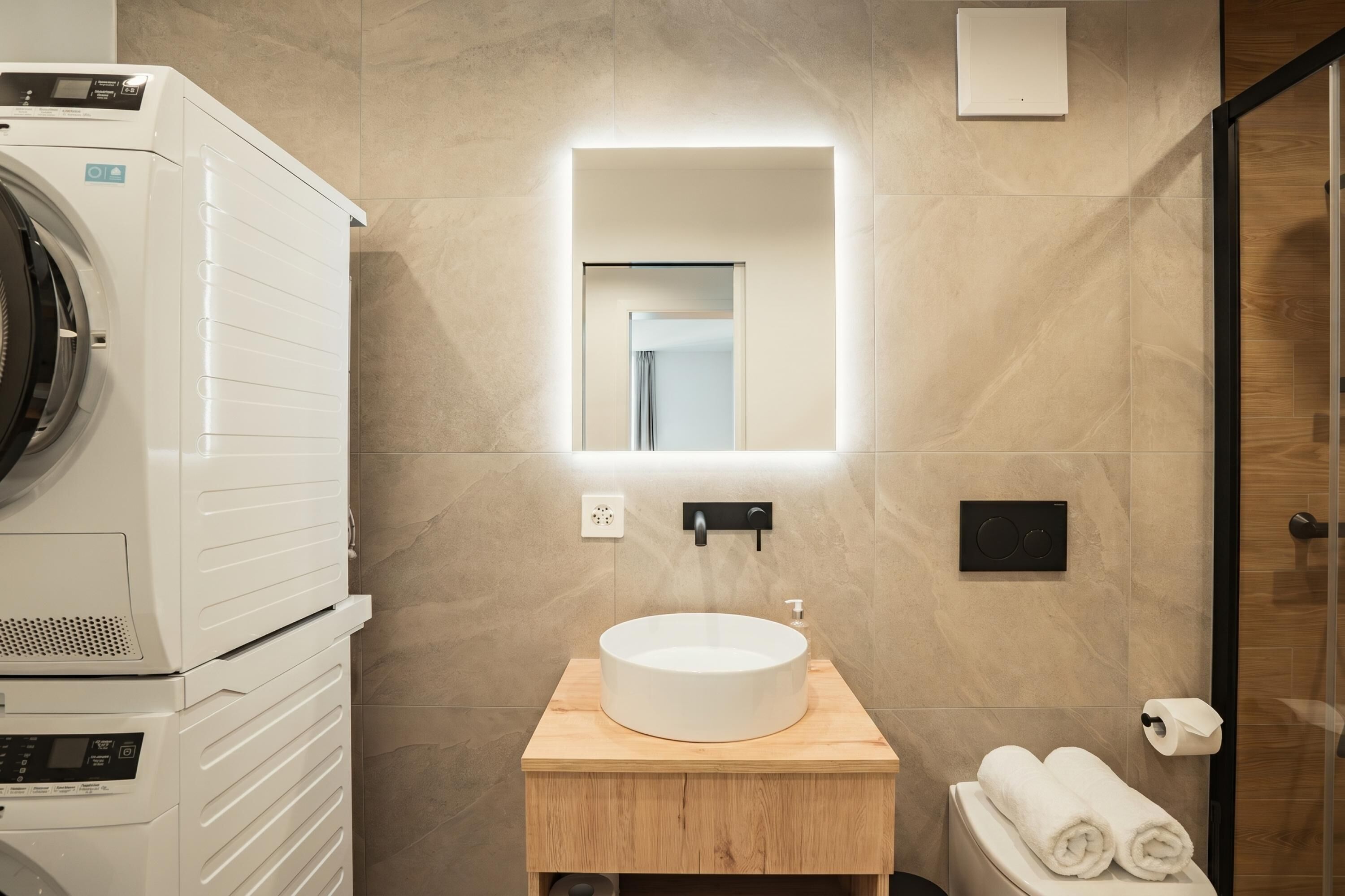 Shower, hair dryer, towels