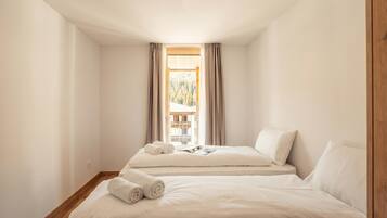 2 bedrooms, WiFi (free), bed sheets
