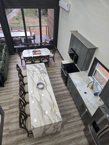 Modern Family Getaway! Hot Tub, Game Room & Pool with 5 bedrooms on Lake Barkley