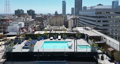 Stylish DTLA Loft · Rooftop Pool · Steps to Grand Central Market