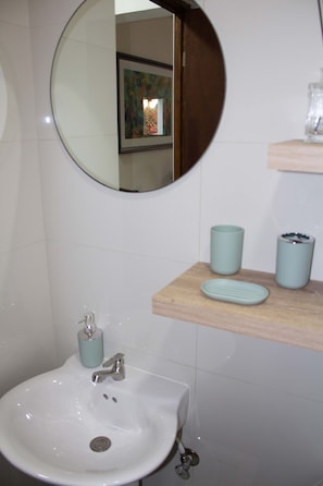 Bathroom - Modern & Cozy Apartment in Savaneta, Aruba ⭐ (Aruba)