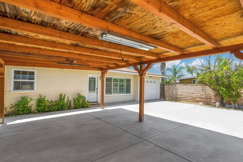Modern Monrovia Retreat By Old Town & City of Hope - Free Parking - Pet-Friendly
