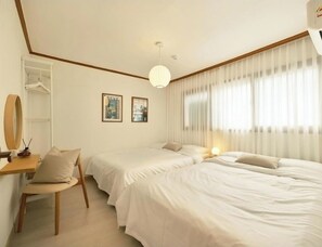 Tabla de planchar con plancha, wifi gratis y ropa de cama 