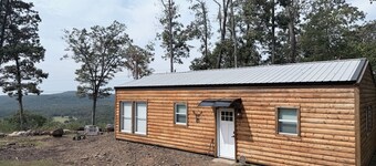 Private cabin well furnished with great amenities hot tub and amazing views!