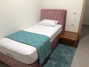 3 chambres, fer et planche à repasser, draps fournis