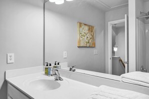 Bathroom - 3-bedroom house in adorable Raleigh with cool AC, charm and pool access (Raleigh)