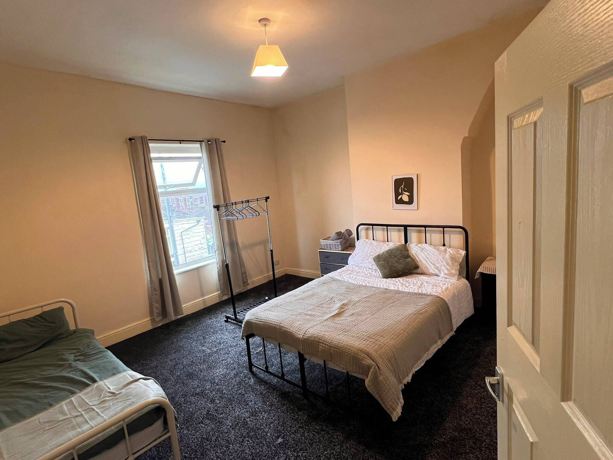 Iron/ironing board, WiFi (free), bed sheets