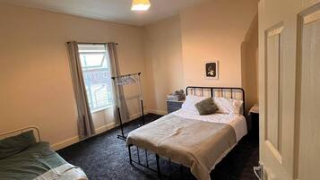 Iron/ironing board, WiFi (free), bed sheets