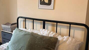 2 dormitorios, tabla de planchar con plancha, wifi gratis y ropa de cama