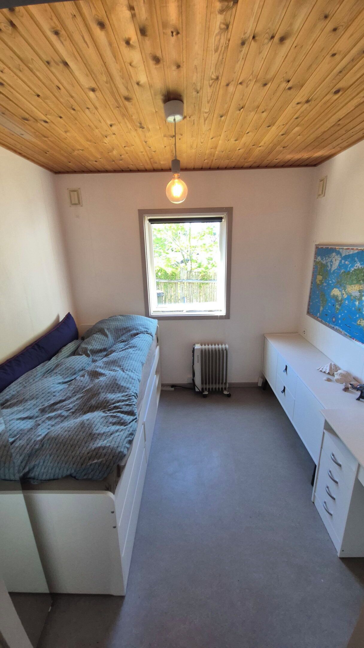 Iron/ironing board, WiFi (free)