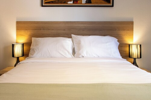Secure Executive Suite with Pool and Gym and High Speed Wi-fi
