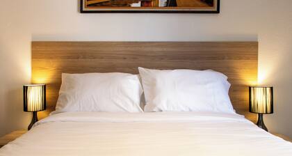 Secure Executive Suite with Pool and Gym and High Speed Wi-fi