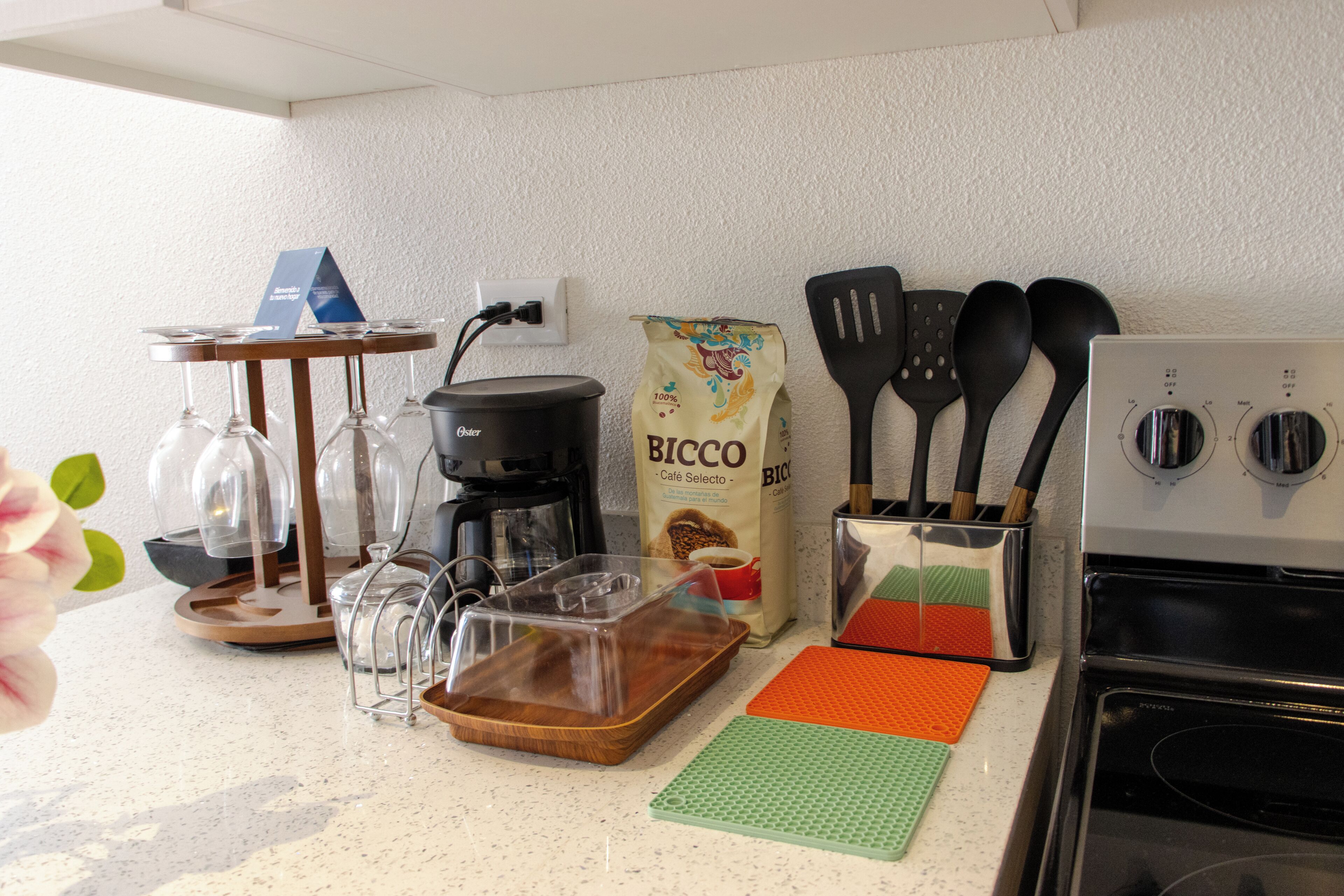 Coffee/tea maker, fridge, microwave, oven