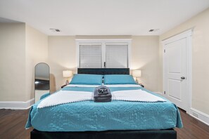 Unclassified image, 4 of 56, button - Huge House: Best Location w/ 7-car Parking & just 4 min to EWR & NYC! (Elizabeth)