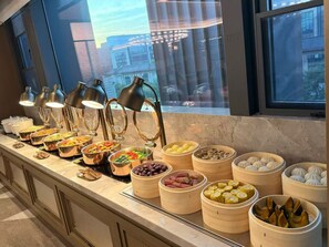 Desayuno buffet todos los días (con cargo)