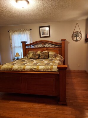 Room - KY LAKE HOME SWEET HOME 3-bedroom, 2 Bath house with AC in charming Aurora (Benton)